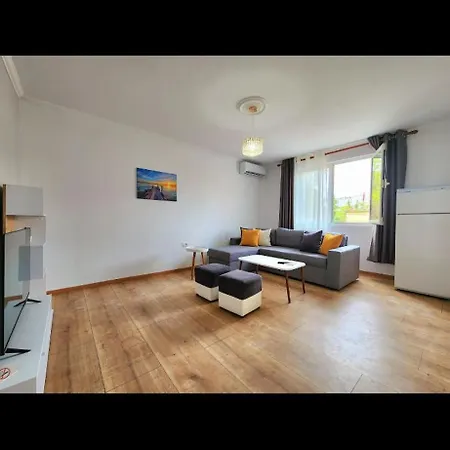 Central 21 Flat W24h Check In شقة تيرانا
